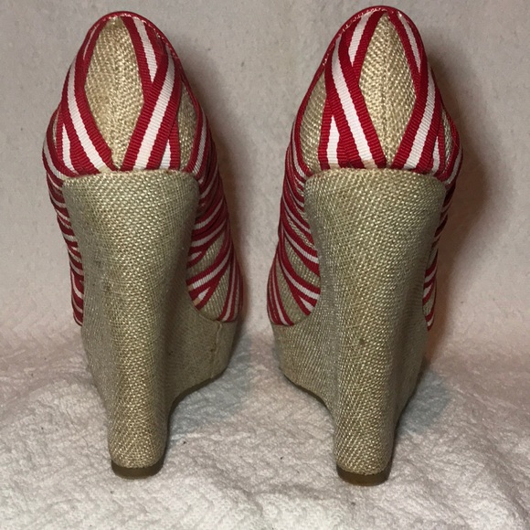 Red and white stripe platform w/ tan fabric heels - Picture 4 of 8